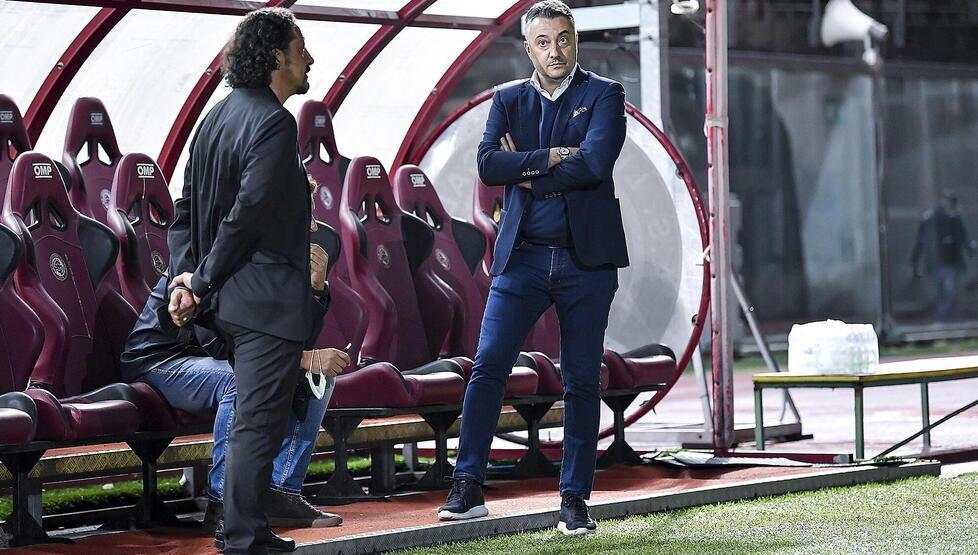 Raffaele Pinzani sulla panchina amaranto insieme a Igor Protti