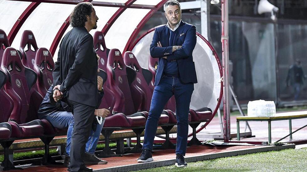 Raffaele Pinzani sulla panchina amaranto insieme a Igor Protti