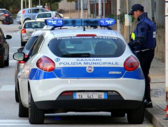 Sassari, in auto contromano in via Roma: non aveva mai preso la patente 