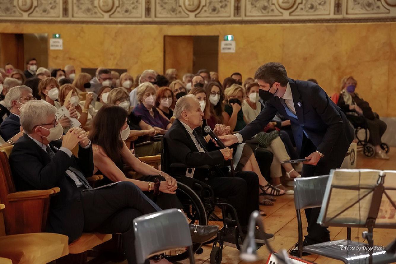 Bruno Bardi in prima fila lo scorso 31 maggio al Teatro Verdi di Pisa
