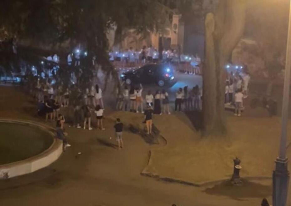 Nonostante la malinconia per la chiusura della storica sede i ragazzi si sono ritrovati per il consueto rito
