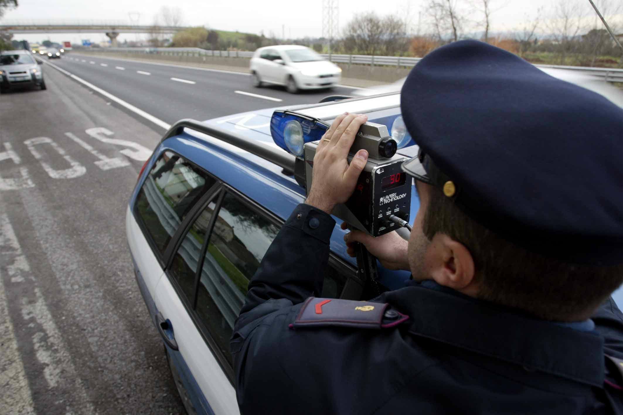 "Salve, sono un pilota": fermato a 199 km/h sull'Aurelia in Maremma