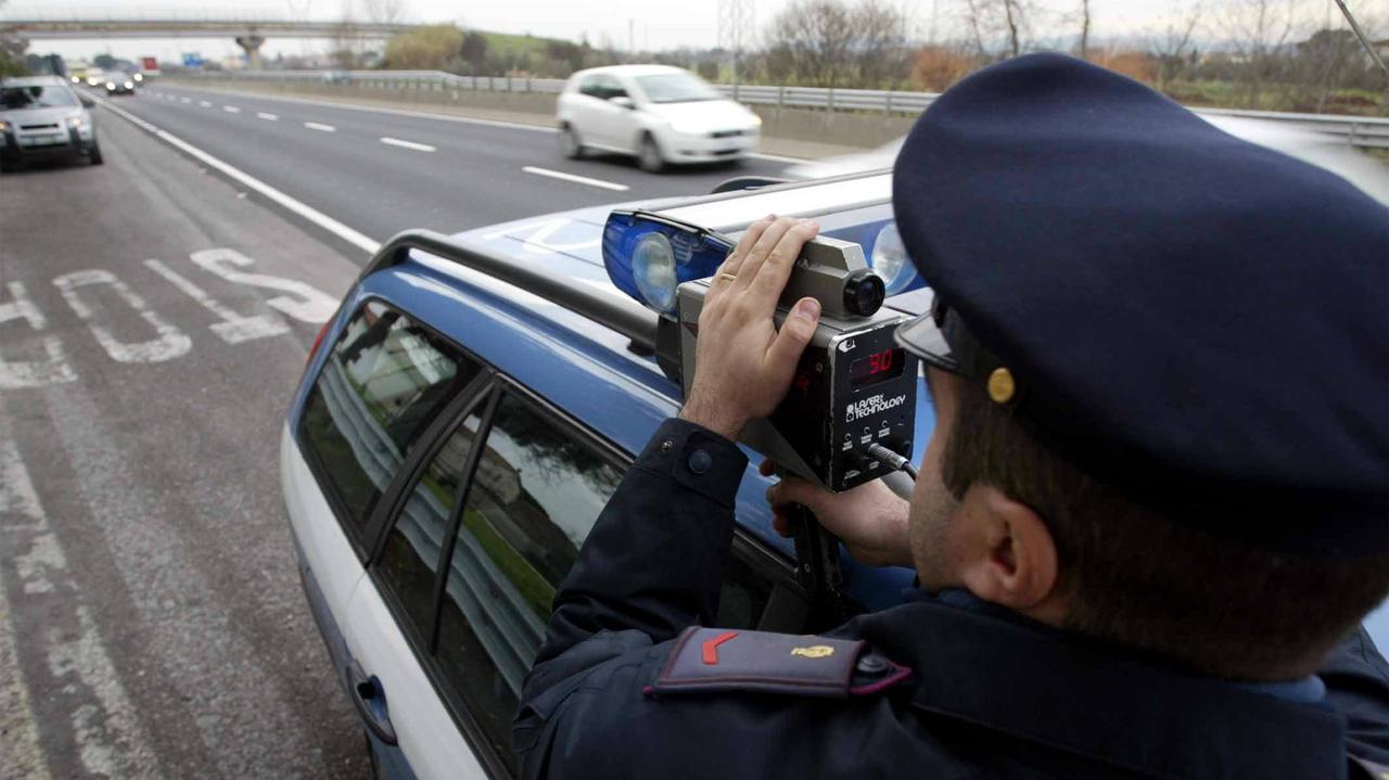 "Salve, sono un pilota": fermato a 199 km/h sull'Aurelia in Maremma