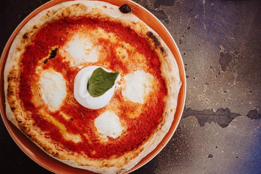 Pizzaioli toscani contro Briatore: "Ecco la formula per calcolare il costo reale della pizza"