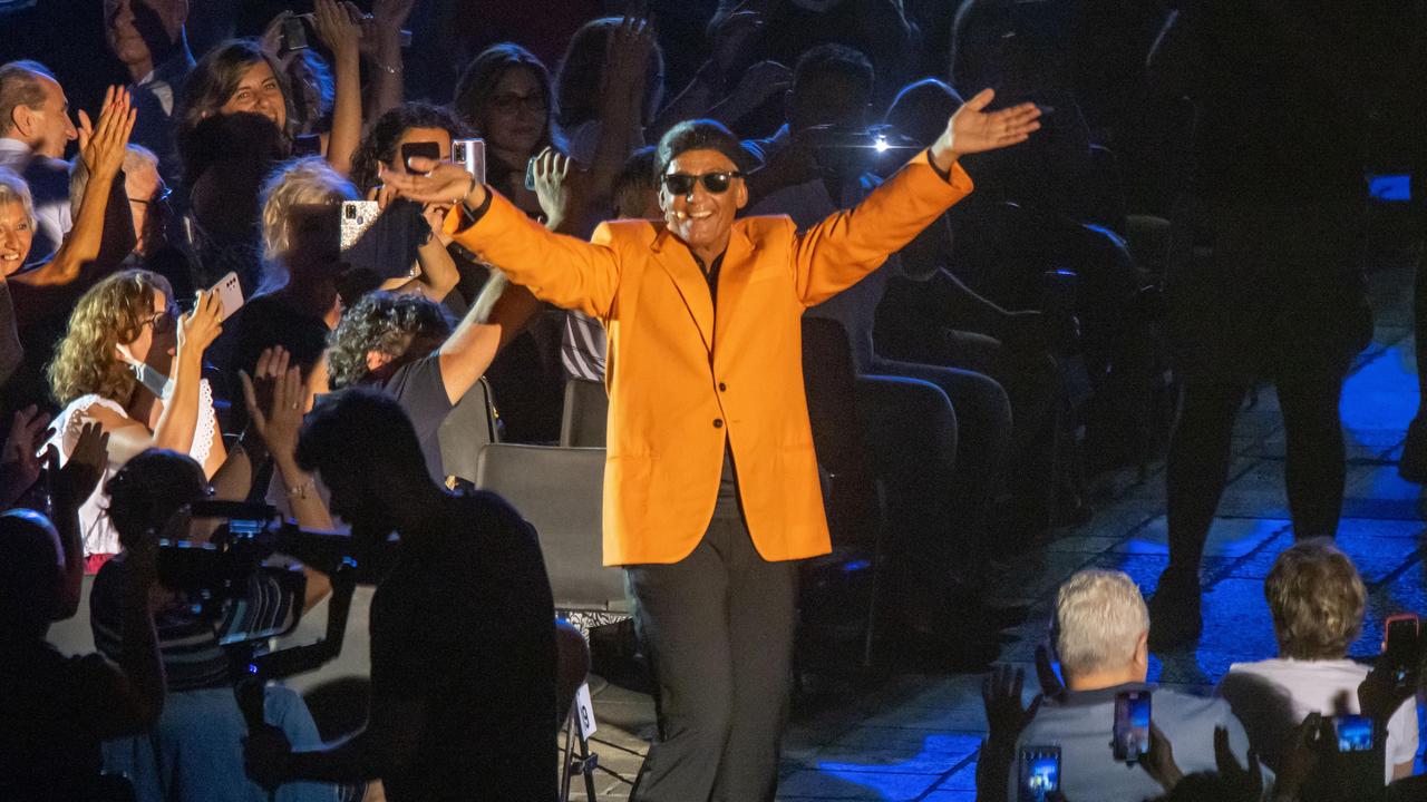 Ferrara, la salama e i sampietrini: Fiorello parte subito col tutto esaurito