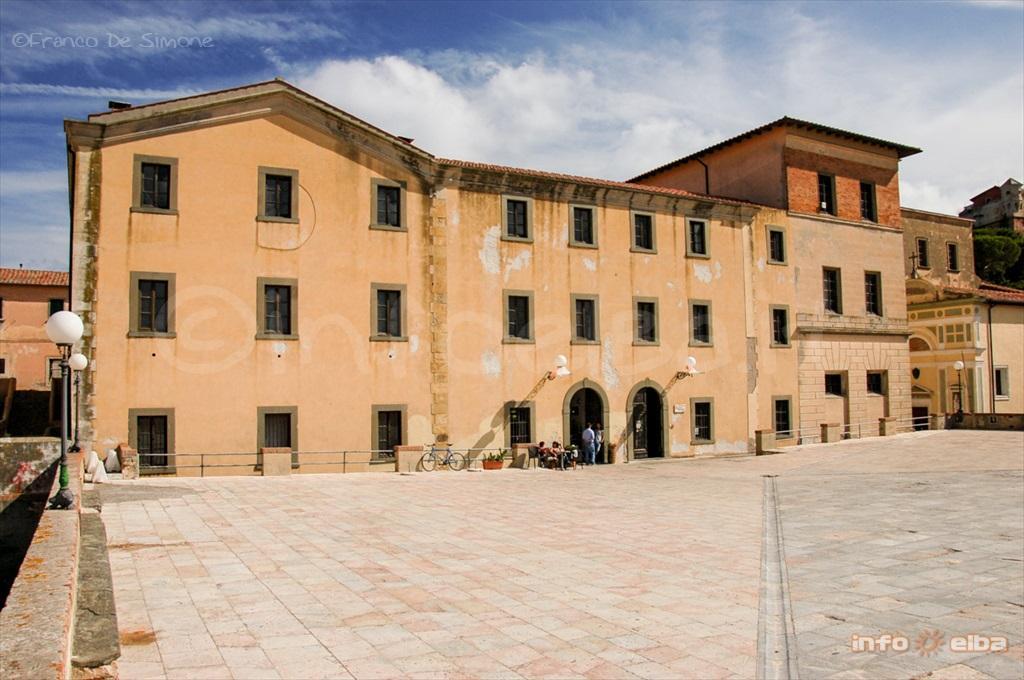 Imprenditrice caduta in una buca: il Comune condannato a risarcirla
