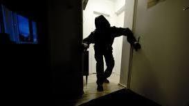 «Siamo amici di vostro figlio», ma è una truffa: a Cecina è boom di ladri