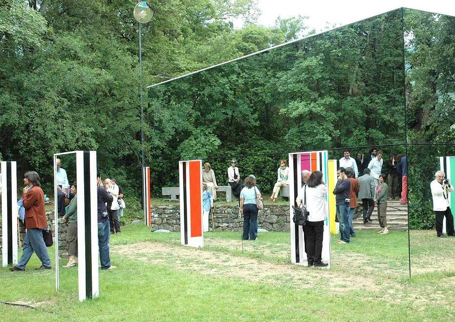 Un’opera di Daniel Buren nel parco della vila di Celle a Santomato