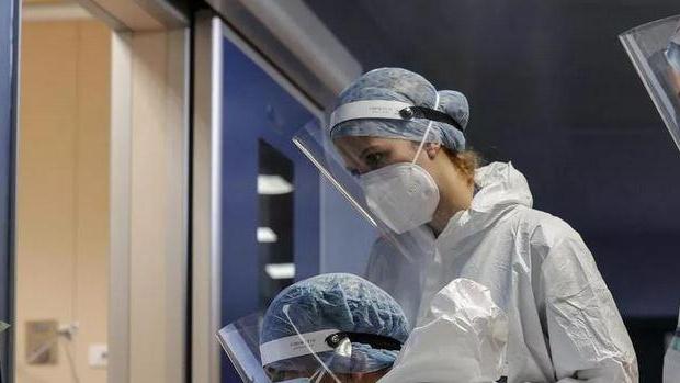 Covid, il virus corre sempre più veloce