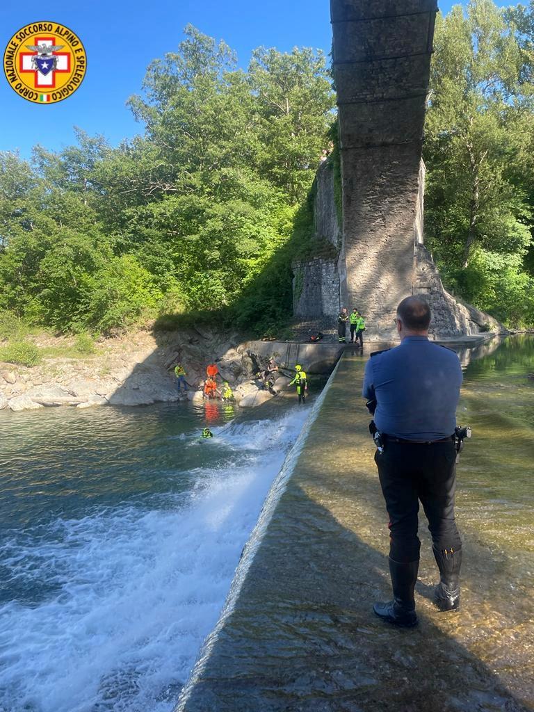 Pavullo, ragazzo ventiduenne di Formigine si tuffa nel torrente Scoltenna al Ponte Olina e muore annegato 