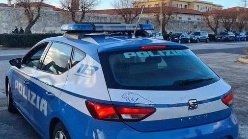 Entrano forzando una porta e tentano il furto al Sassoscritto