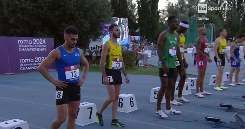 Un frame della diretta Rai: in primo piano Moro poi Patta, Polanco, Ali, Jacobs e Tortu