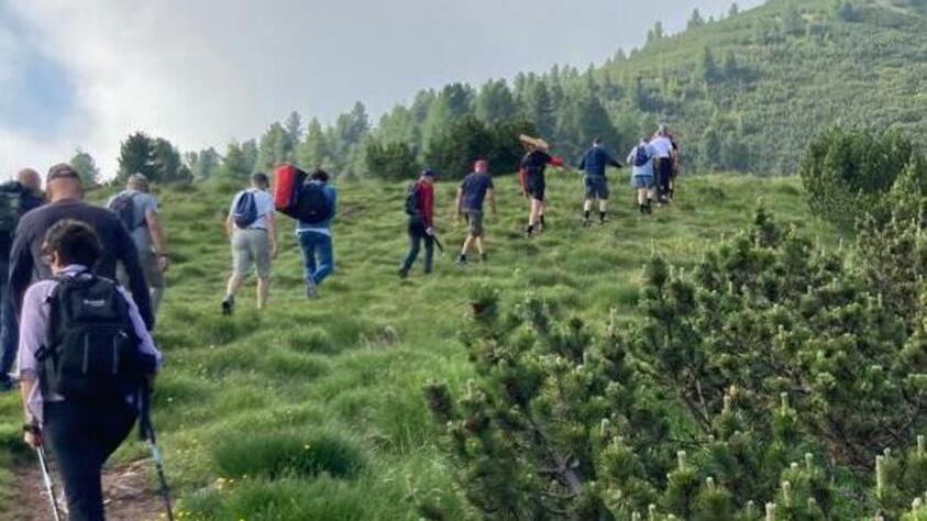 Modena. Un anno dopo la morte di Stefano Una croce lo ricorda tra i monti