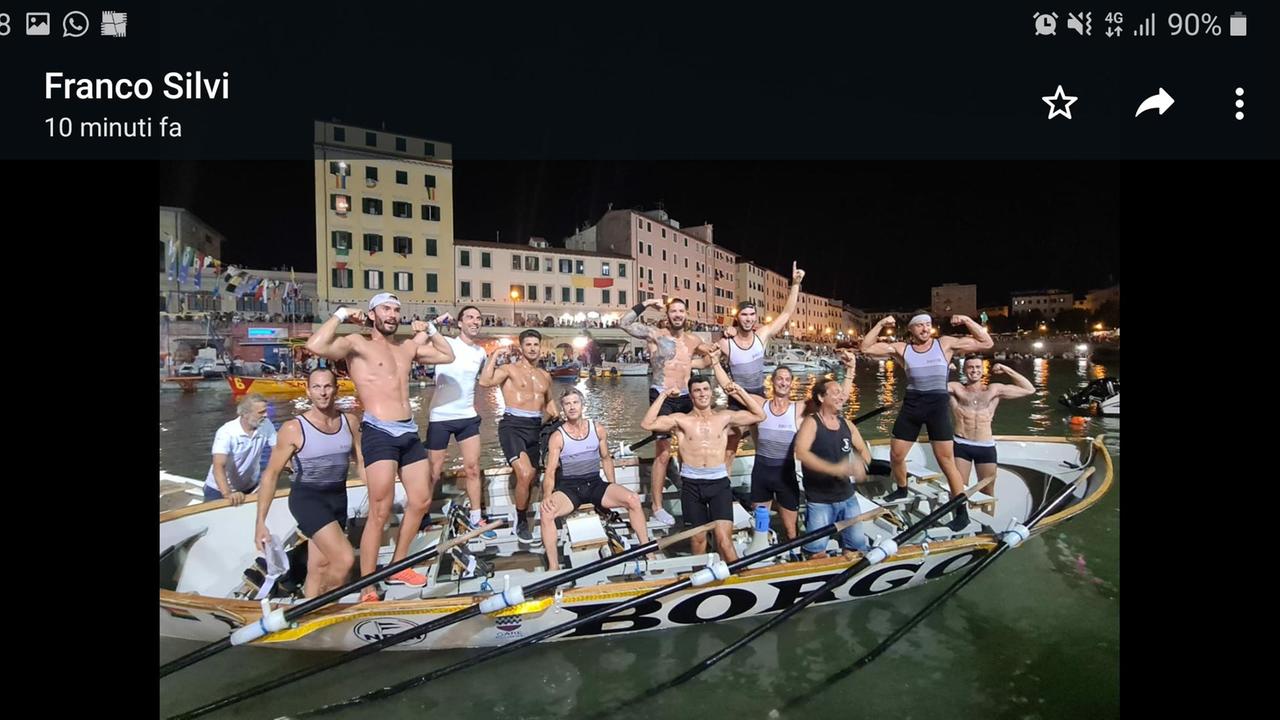 I vogatori del Borgo esultanti dopo la vittoria (Stefanini/Silvi)