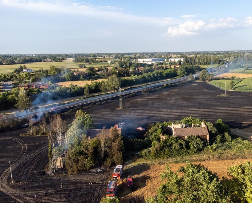 Ferrara. Maxi-incendio a San Martino, c’è una pista 