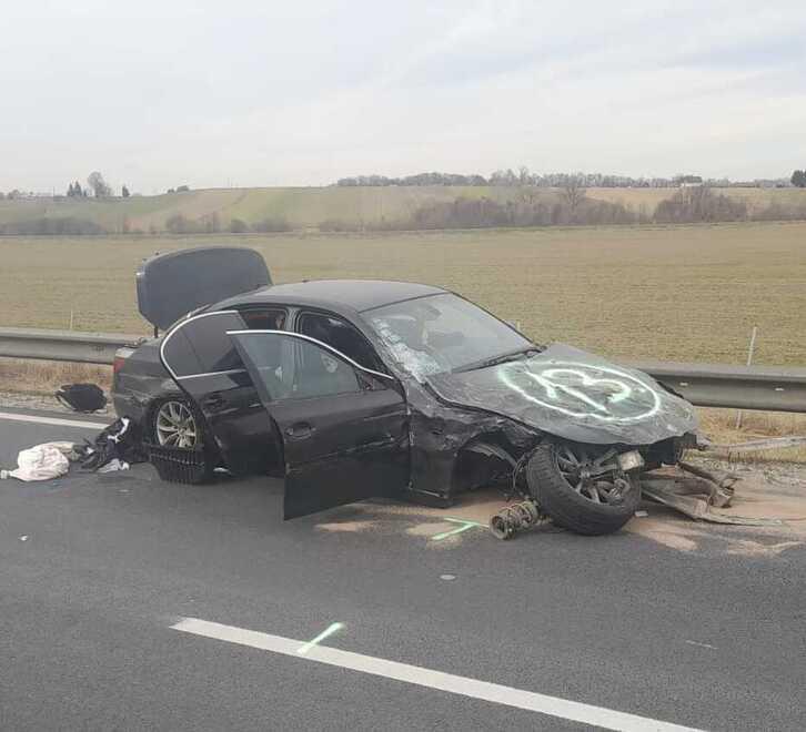 In autostrada all’altezza della Slovenia la macchina della famiglia ucraina distrutta dopo l’incidente