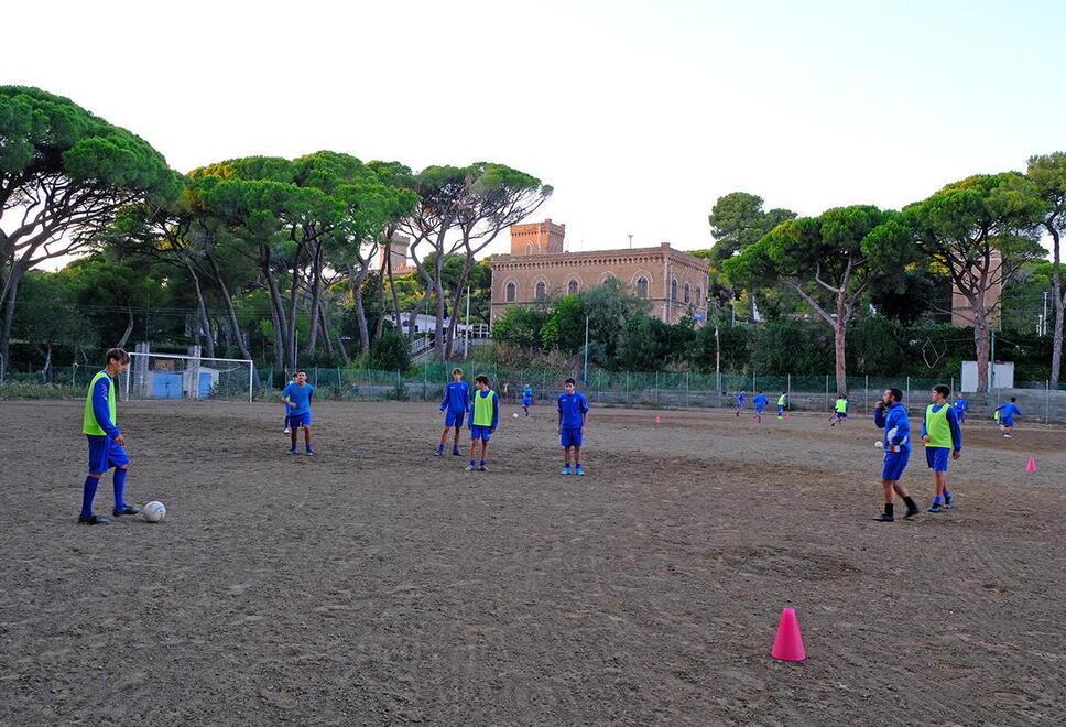 Allenamenti sul campo del Castiglioncello calcio in pineta Marradi