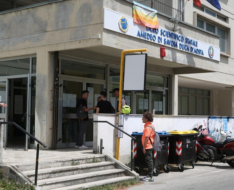 Il liceo scientifico Amedeo di Savoia (foto Nucci)