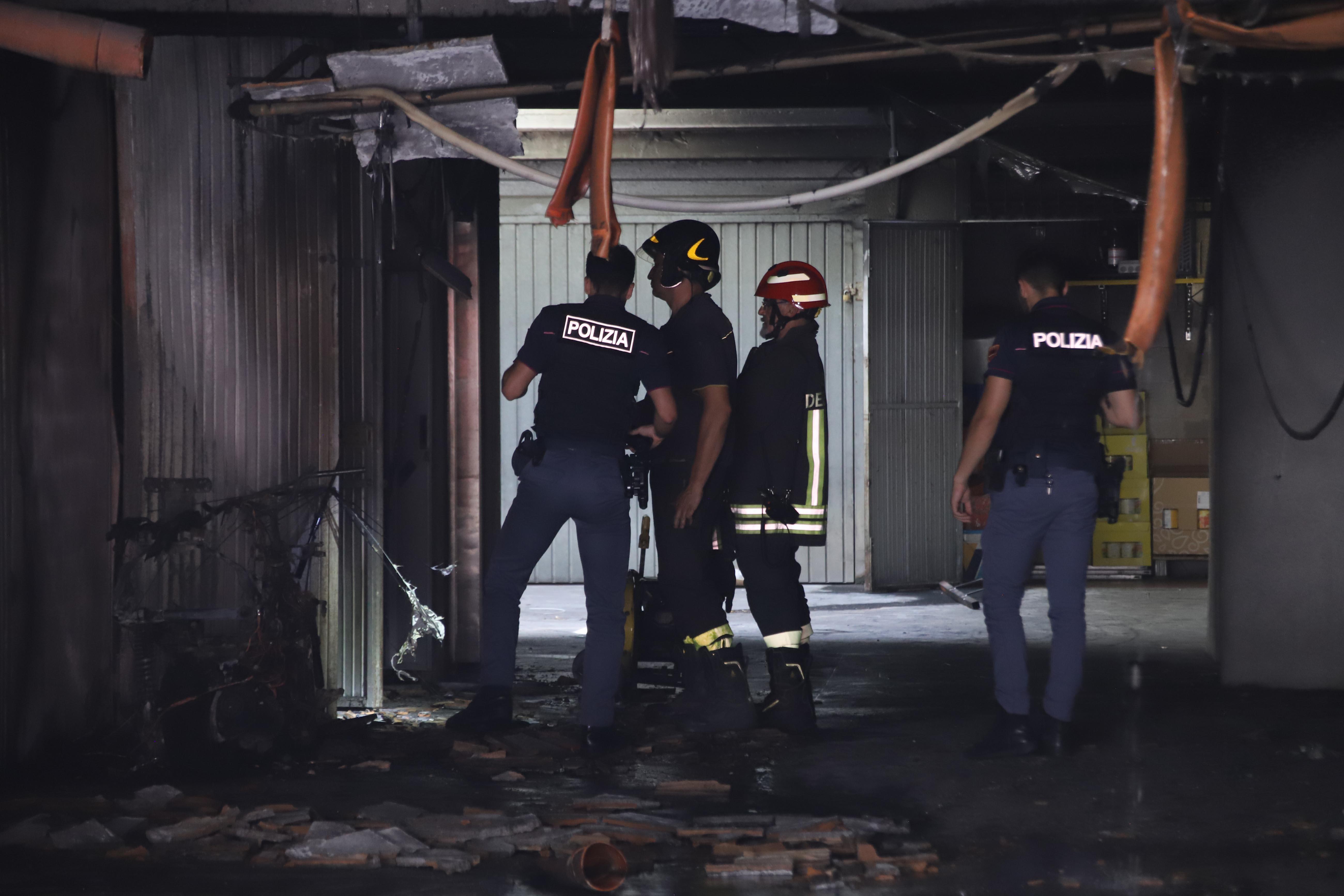 Paura a Reggio Emilia: scooter distrutto dal fuoco   