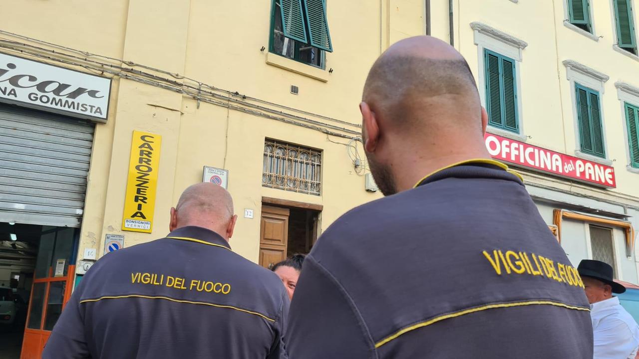 Crolla la scala interna di un palazzo in via Solferino, evacuate tre famiglie