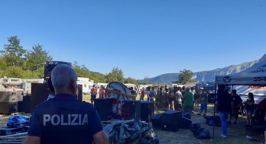 Vagli, il rave party finisce con oltre 100 denunce: sono accusati di invasione di terreni 