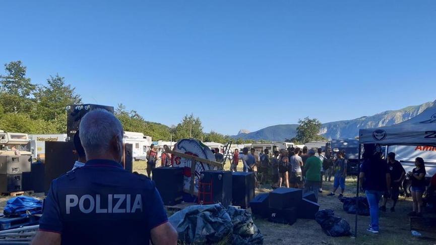 Vagli, il rave party finisce con oltre 100 denunce: sono accusati di invasione di terreni