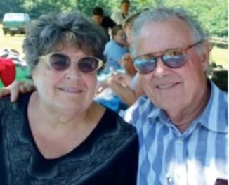 A destra il livornese ed ex operaio dell’Enel Rolando Cerri insieme alla moglie Giovanna