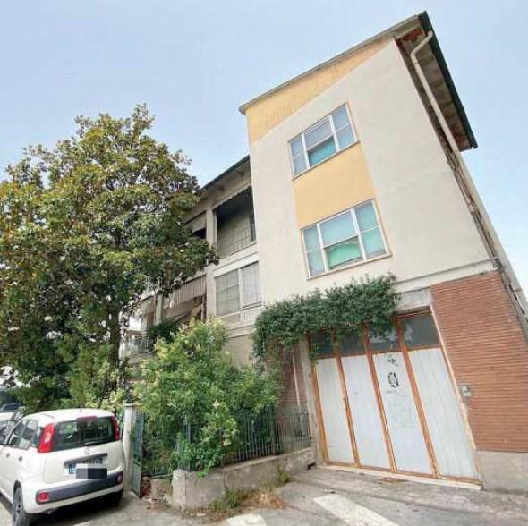 Prevista la realizzazione di 8-10 case, giardino condominiale, garage e cantinette