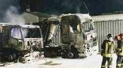 Camion distrutti da un rogo doloso