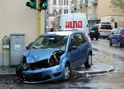 Scontro fra due automobili, feriti i conducenti 