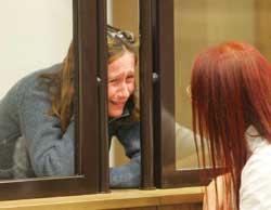 La Brandoli cerca di impiccarsi alle sbarre