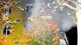 Incendia la casa, caccia al piromane