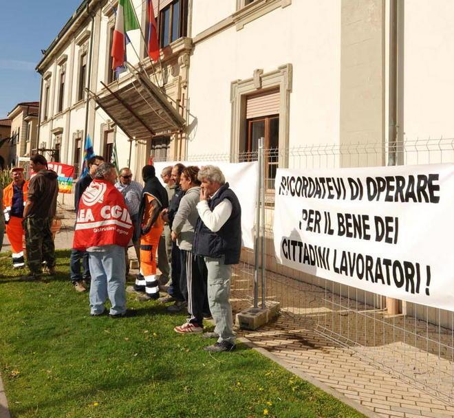 Rimigliano, lavoratori della Berrighi in corteo 
