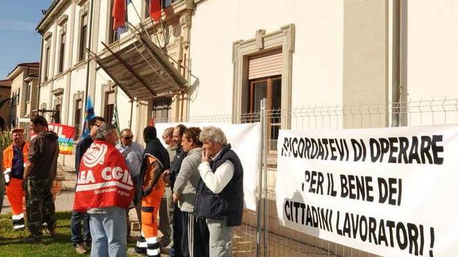 Rimigliano, lavoratori della Berrighi in corteo