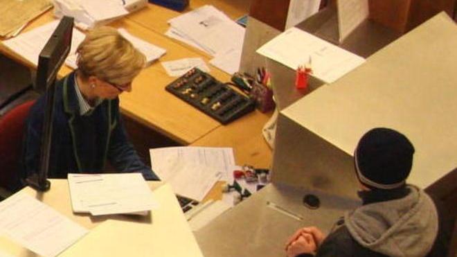 Armato di pistola assale la Pam e semina il terrore