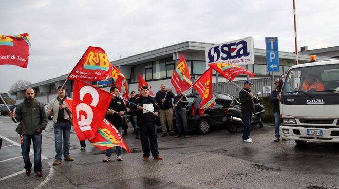 Rifiuti, aria di burrasca sul fronte lavoro 