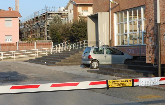  «Preside despota, quella sbarra funziona» 
