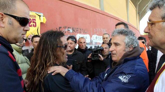 MORIRE DI CALCIO »CITTÀ IN LUTTO