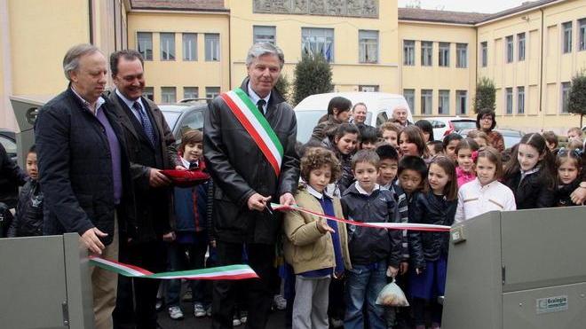 La prima isola ecologica coi cassoni interrati