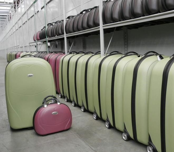 Tutte le offerte: da un euro per le cinture a 15 euro per un cappotto