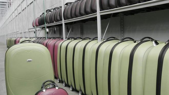 Tutte le offerte: da un euro per le cinture a 15 euro per un cappotto