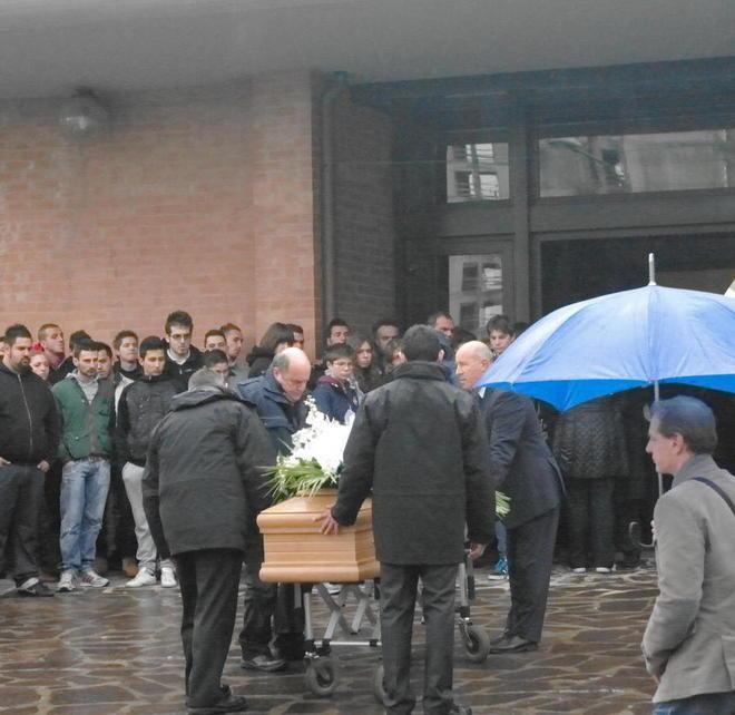 L’ultimo saluto a Eugenio, morto a vent’anni 