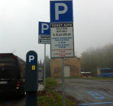 «Paghiamo oppure no?» Sosta, dubbi dei residenti