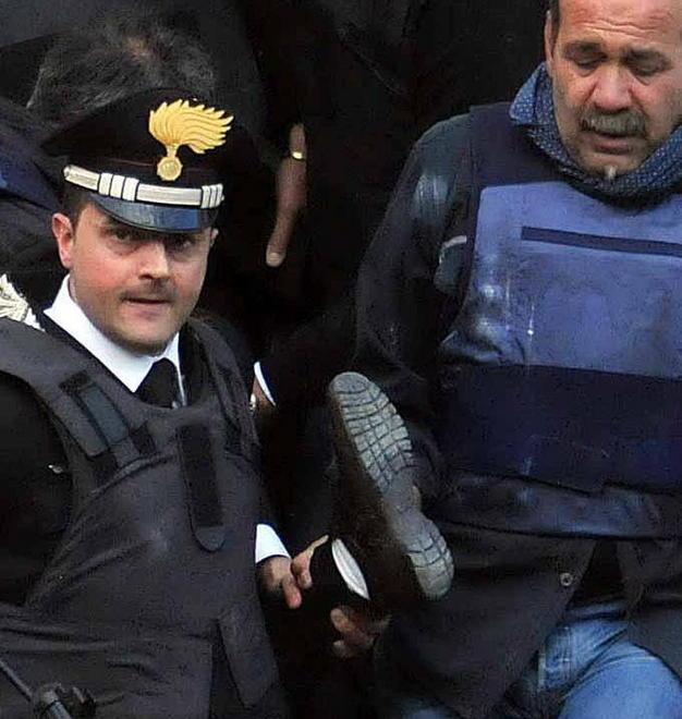 «Abbiamo visto passare i militari, ci siamo rinchiusi»