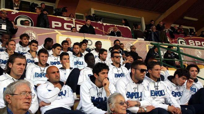 Gli azzurri divisi fra il campo e l’omaggio a Morosini al “Picchi”