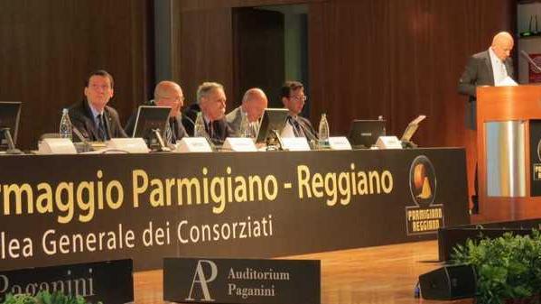 Parmigiano Reggiano, gli allevatori lasciano a piedi Alai