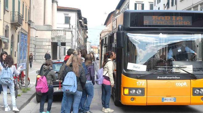 Studente investito sulle strisce da un bus 