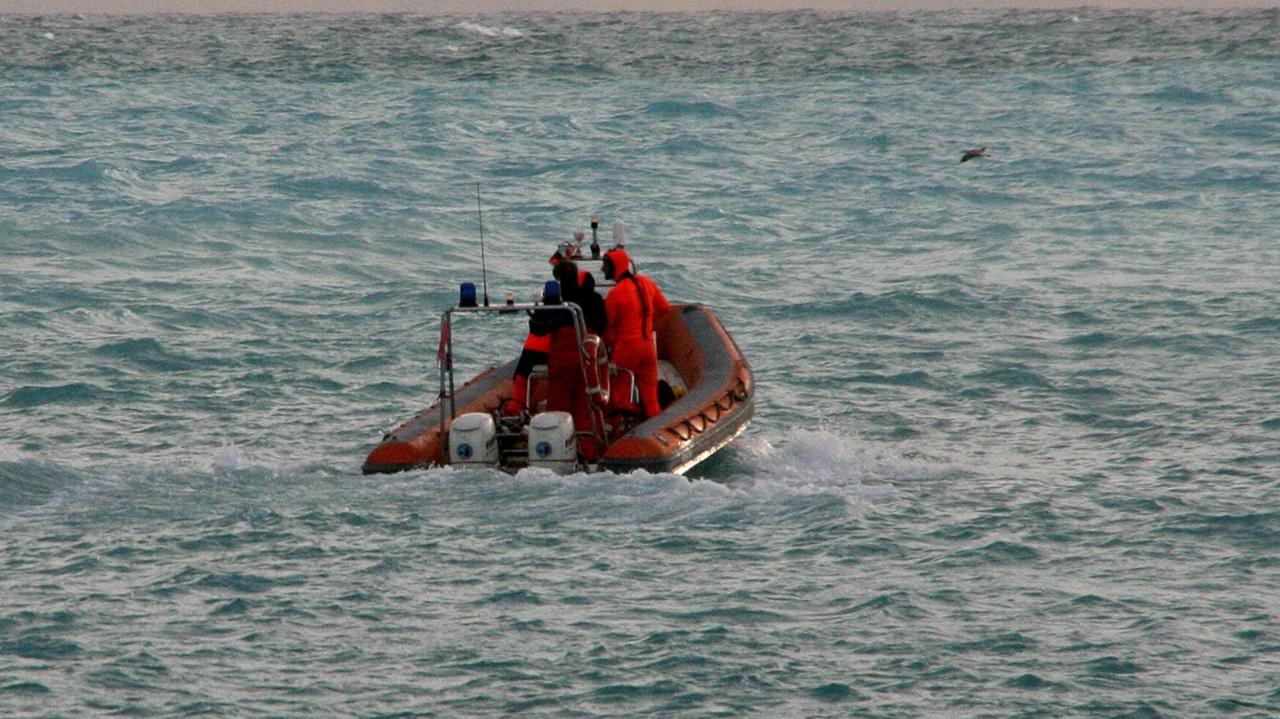 Disperso in mare lo skipper di una barca a vela, ricerche in corso