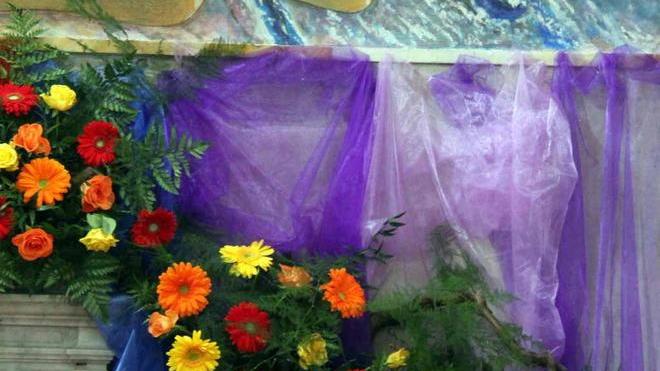 «Il volto di Cristo nei teli dell'altare» E a Canevara c’è chi parla di miracolo