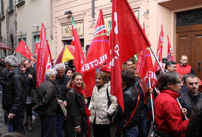 Sciopero di otto ore della Cgil e presidio davanti alla Prefettura 
